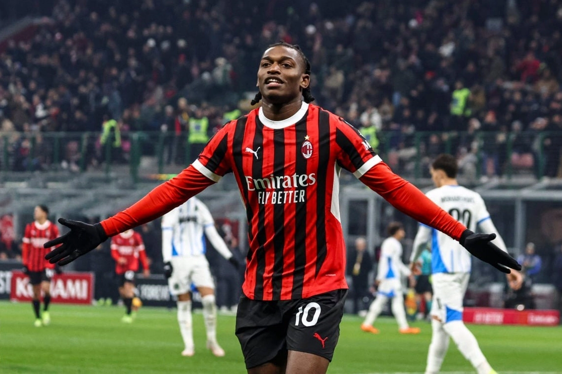 Rafael Leão ăn mừng chiến thắng