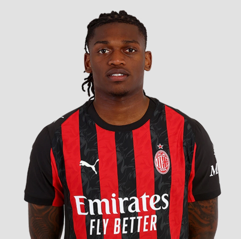 Rafael Leão thi đấu quyết liệt